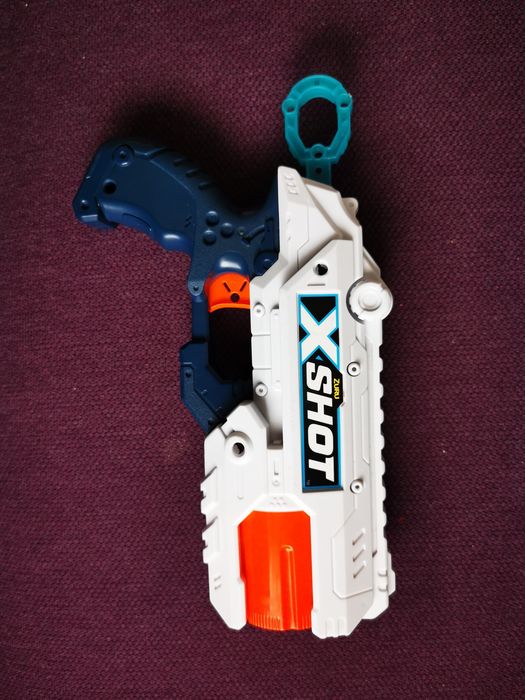 Vários tipos de Pistolas Nerf