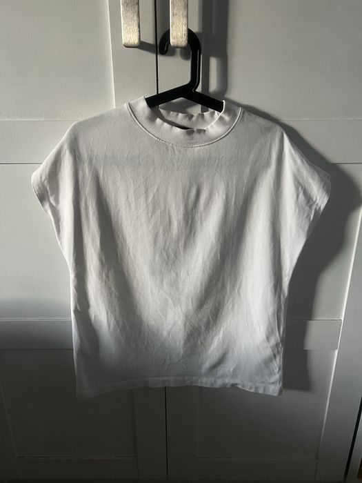 Zara biała koszulka.