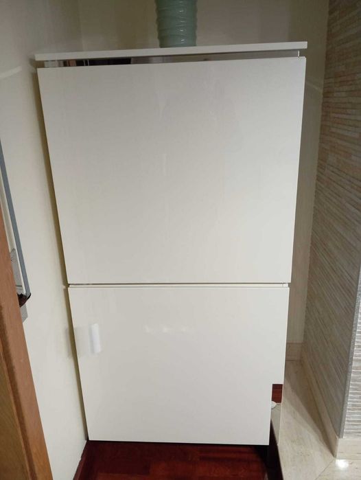 Movel bar em alto brilho com pes em Inox