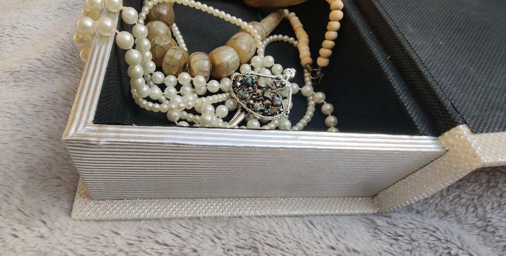 Dekoracyjne diamentowe pudełko