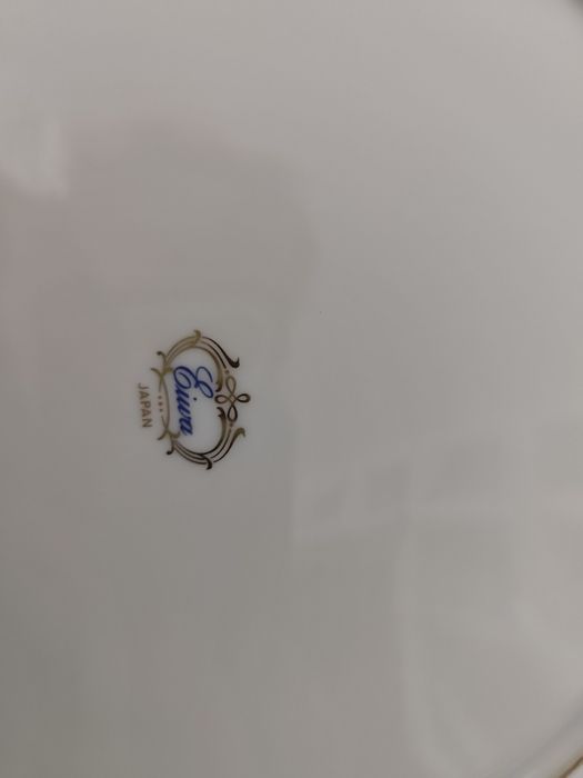 Jarra e prato em porcelana japonesa.