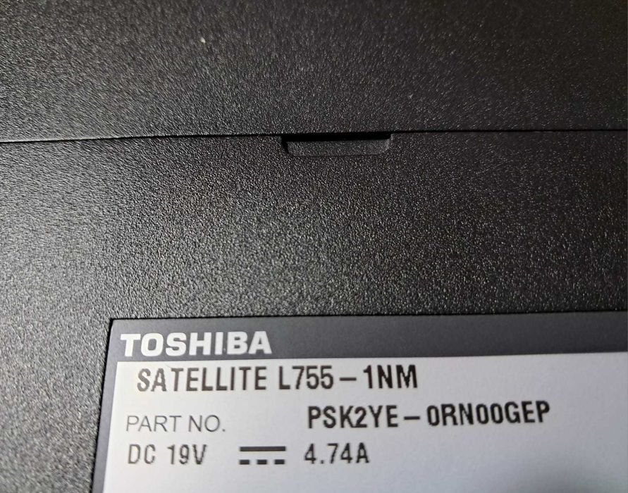 Portátil PC Laptop Toshiba Satellite L755-1NM (com avaria)