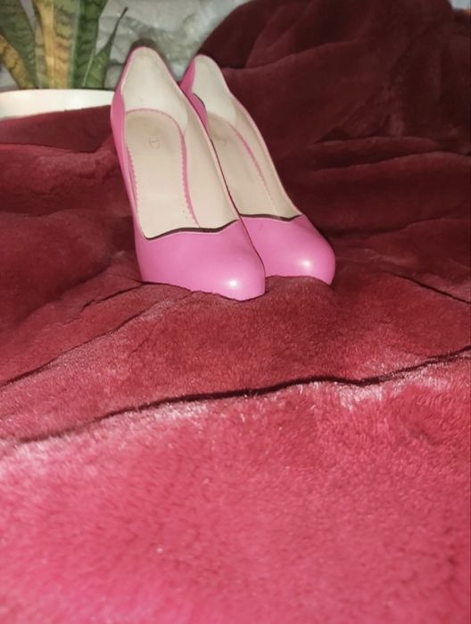 Sapatos de Salto Red Valentino