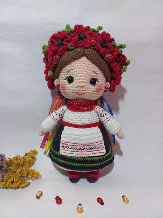 Лялька "Україночка з маками" в'язана гачком