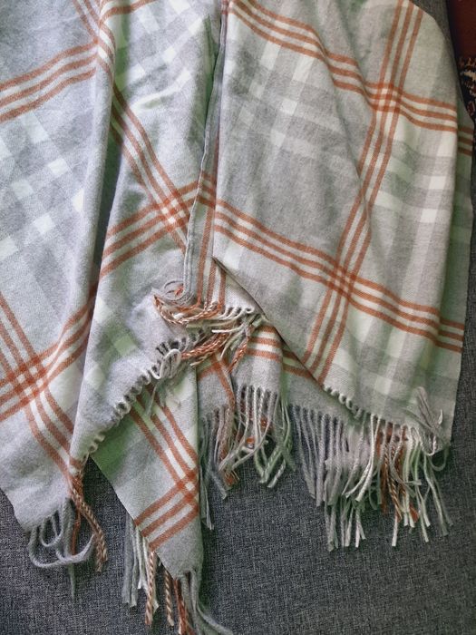 Szal  w kratę z frędzlami