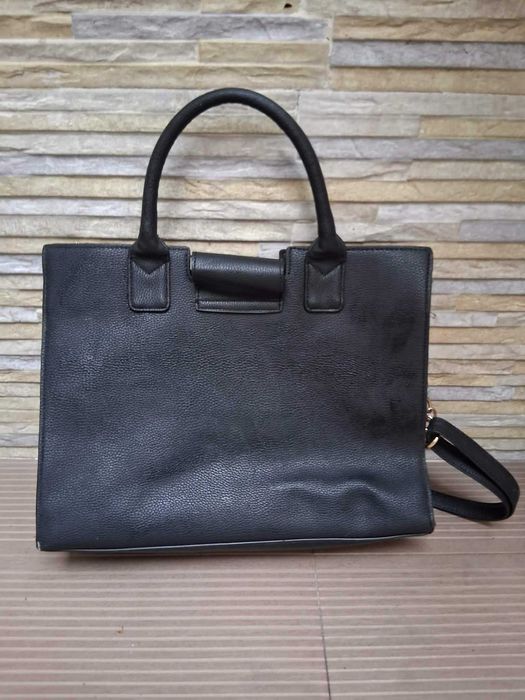 Vende-se Mala Senhora