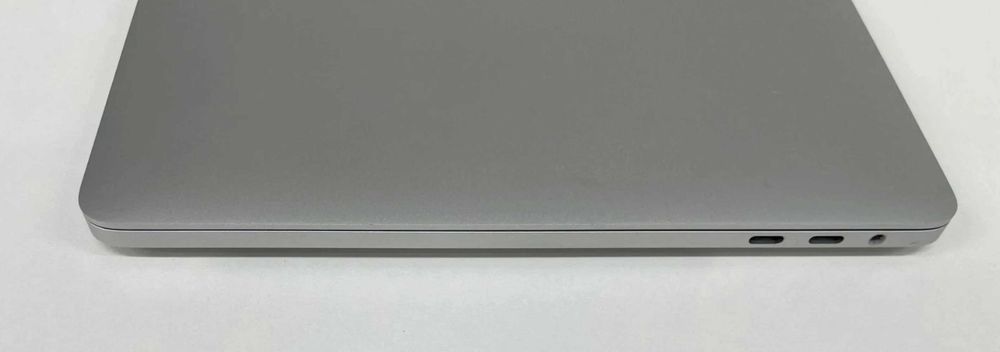 MacBook Pro 13” 2020 Intel i7 / 16GB RAM / 512GB SSD / 4 Thunderbolt Ports