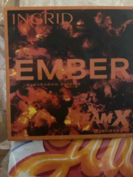 Paletka Ember Julii Żugaj