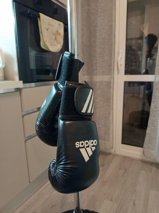 Підлогова боксерська груша Decathlon Outshock.