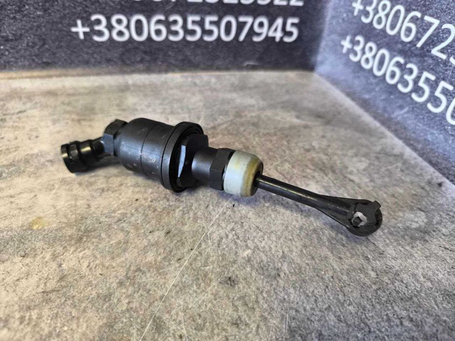 Головний циліндр зчеплення Nissan Juke F15 2010-2014 306101U60A