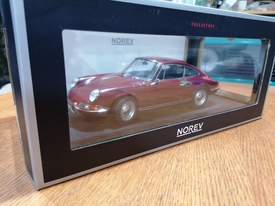 Model Porsche 911T 1969 dark Red norev 1:18 1