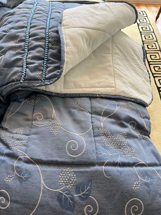 Colchão_Edredon de cama de casal e 3 almofadas