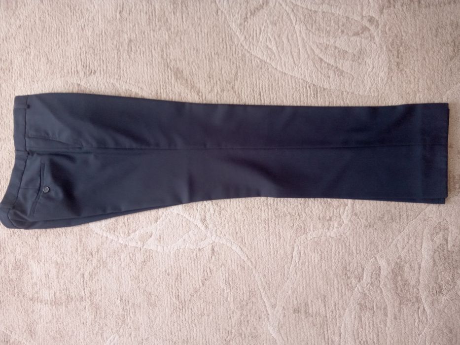 Elegancki garnitur na studniówkę lub inne okazje,ciemny granat