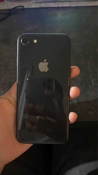 iPhone 8 с гарантеей