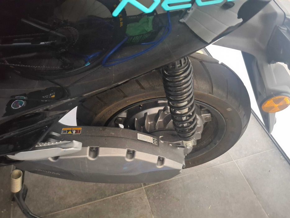 Yamaha NEOS scooter eléctrica