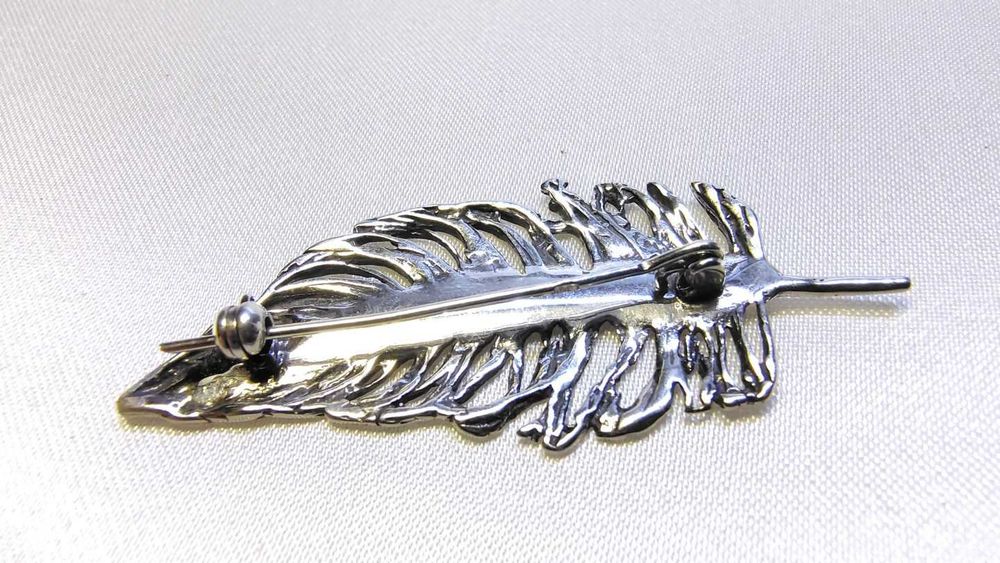 Srebrna broszka w kształcie Pióra - pr. 925