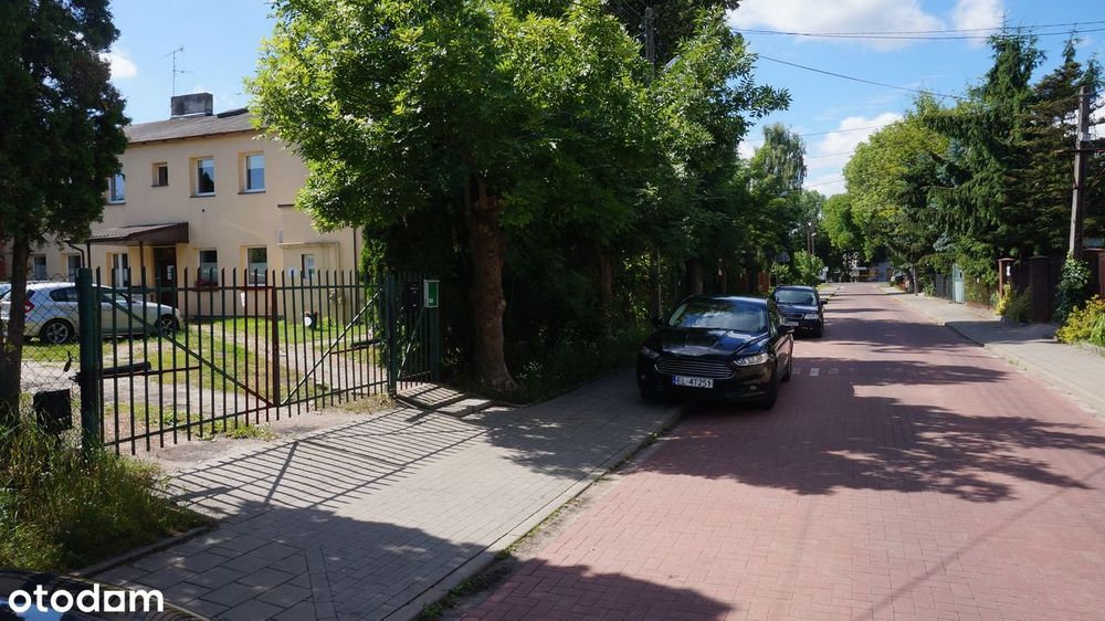 Sprzedam mieszkanie z miejscem parkingowym.