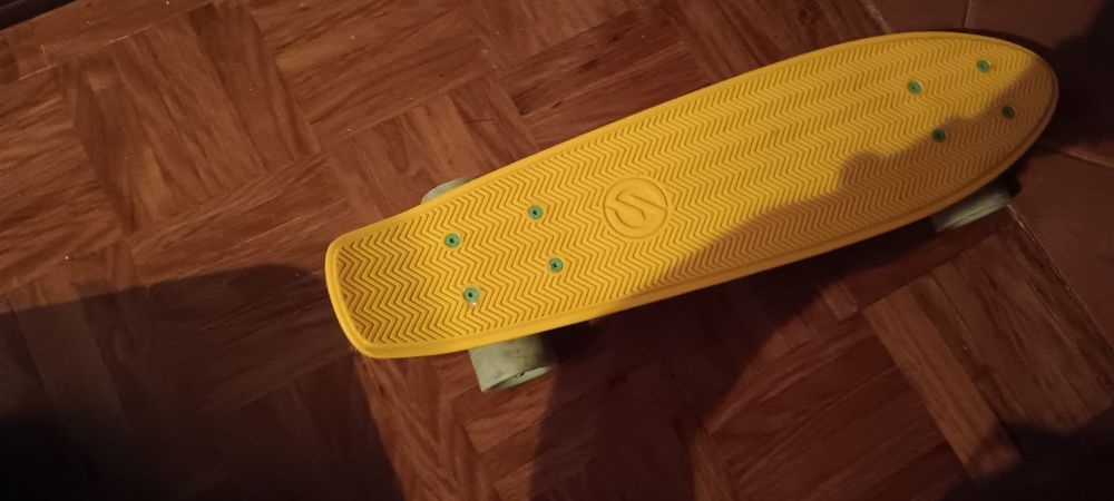 Skate longboard amarelo