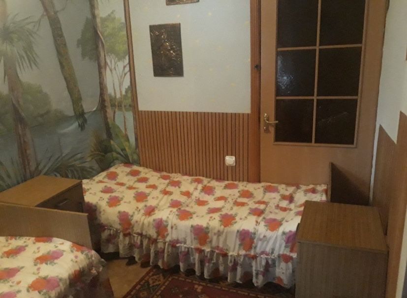 Квартира в центрі з підселенням !