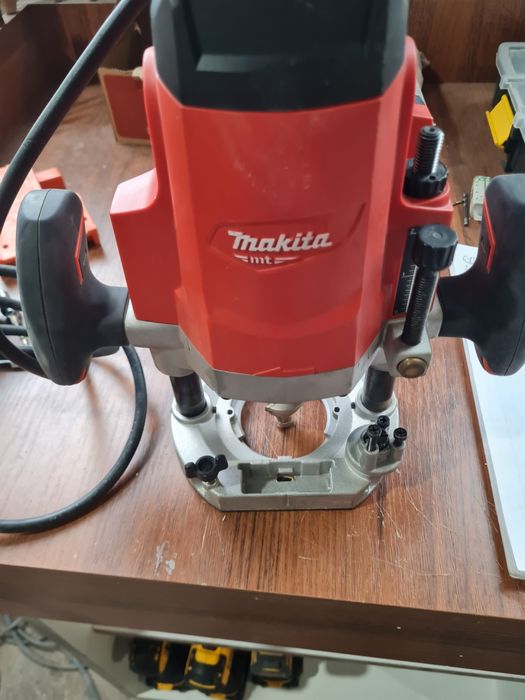 Продам фрезер Makita