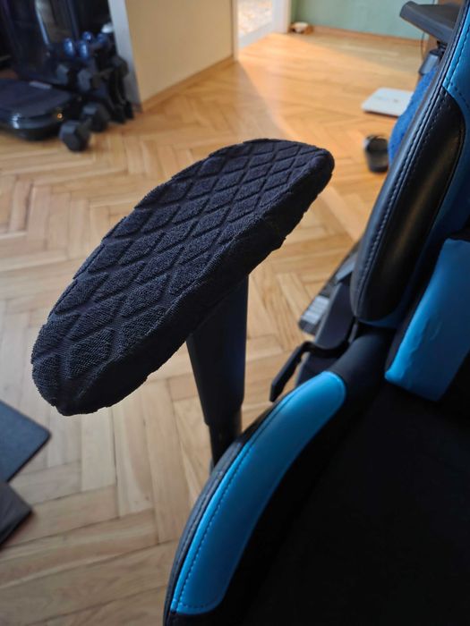 Fotel gamingowy dla gracza Genesis Nitro 550 Czarno niebieski Tilt (bujanie)