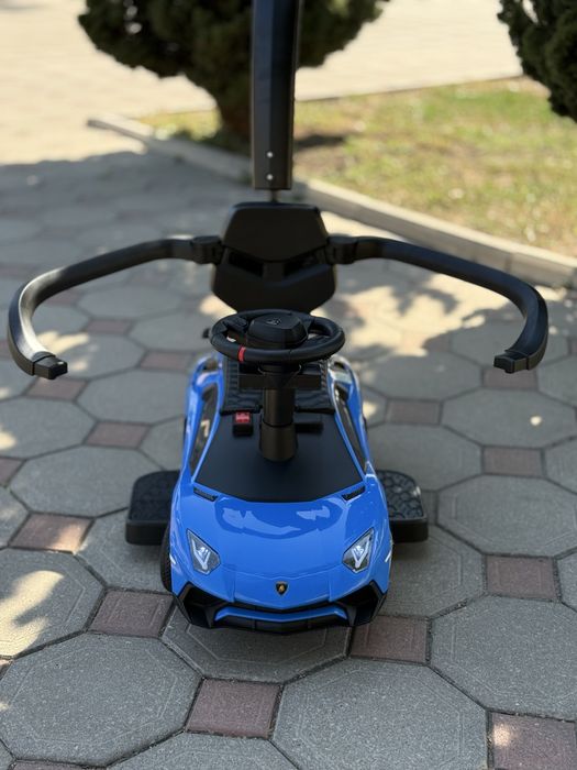 Толокар машинка с ручкой поворотной кожаное сидение музыка Новый