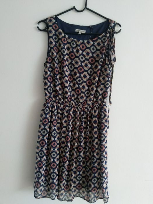 Sukienka bez rękawów