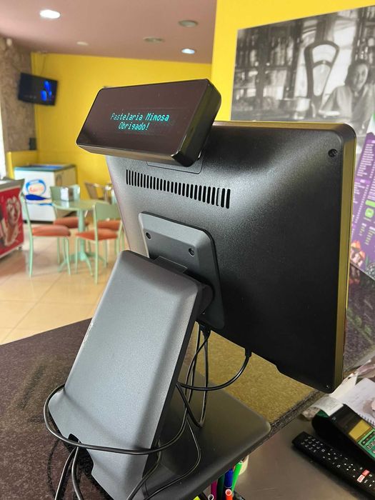 Computador com caixa registradora