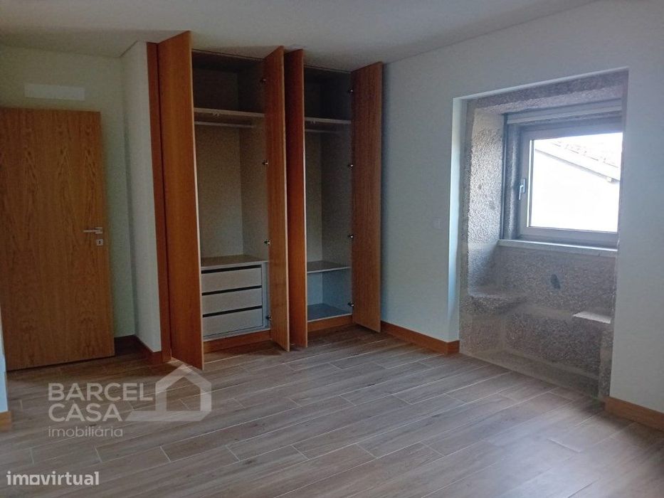 Exclusividade e Charme em Pedra: Moradia Individual T3 em Carapeços...