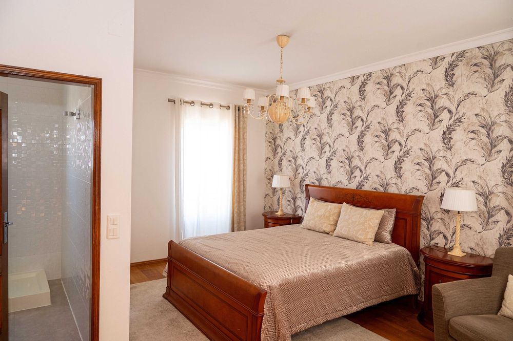 Quarto de Casal em Excelente Estado - Qualidade Molaflex
