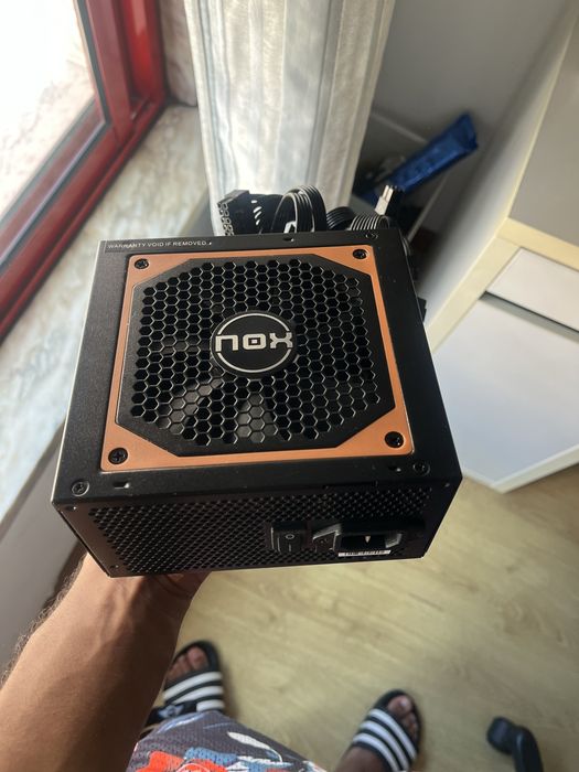 Fonte de alimentação 650w Urano