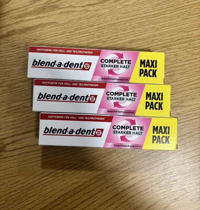 Klej do protez Blend-a-dent Starker Halt 70 g 3 szt. Różowy Neutralny smak Maxi Pack