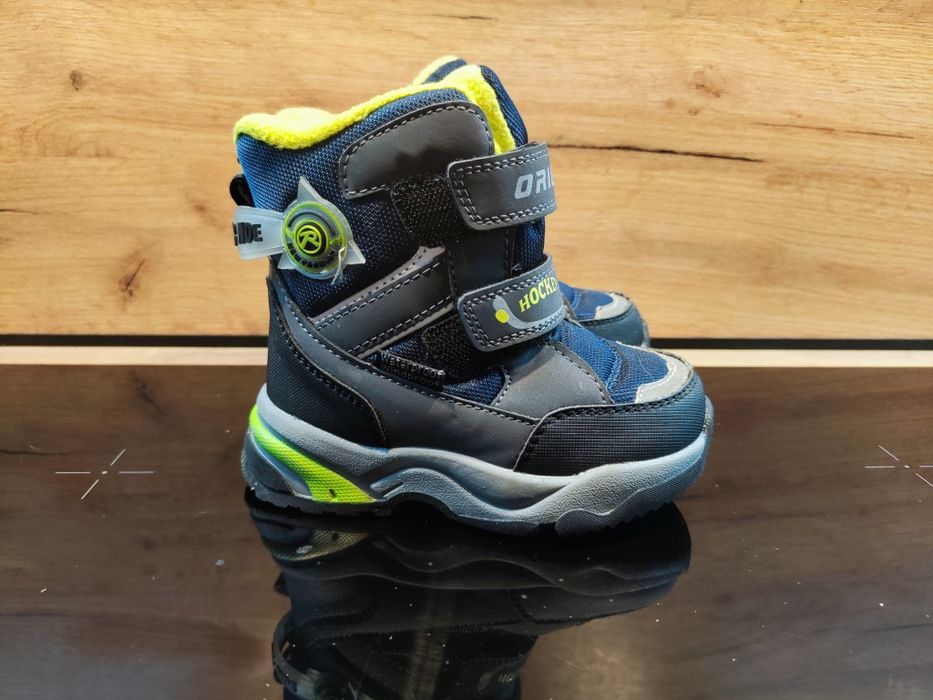 Buty zimowe śniegowce rozmiar 25 raz założone