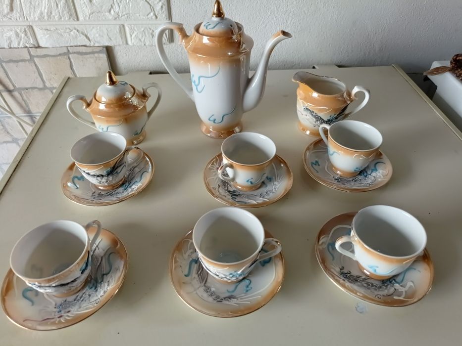 Serviço de café/chá de Macau de porcelana  com litofania e  relevo de colecção