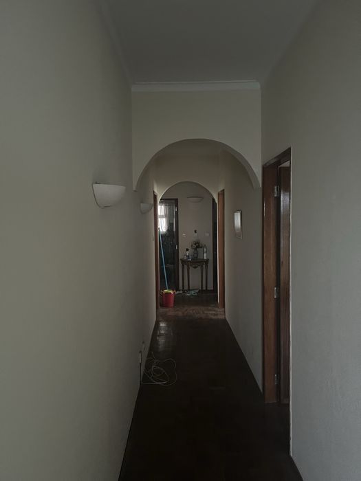 Arrenda-se um piso de moradia