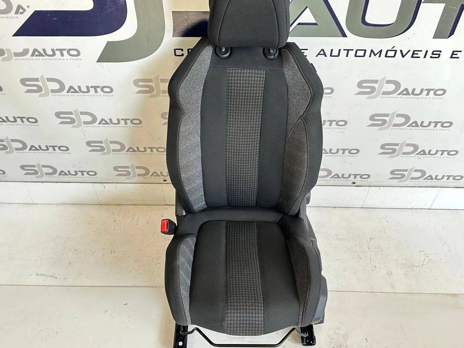 Conjunto Bancos - Peugeot 3008 II (2018)