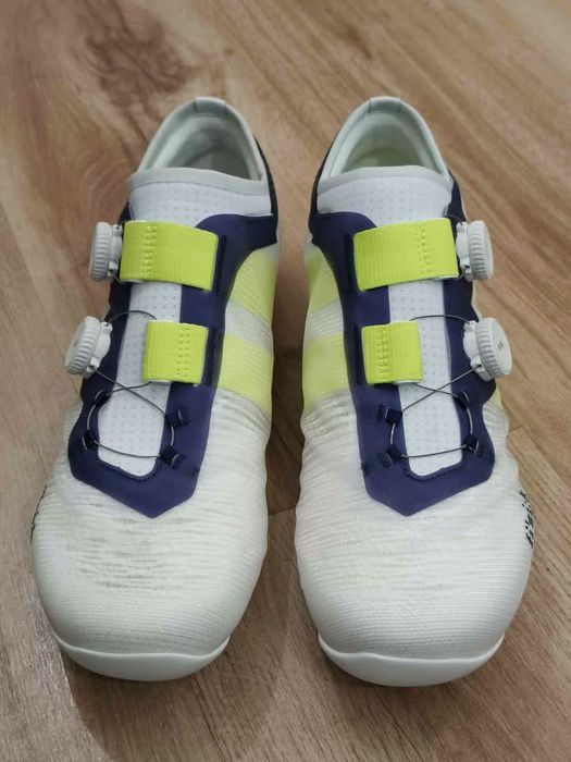 Sapatos de estrada Fizik Vega Carbon modelo 2025 Team Movistar