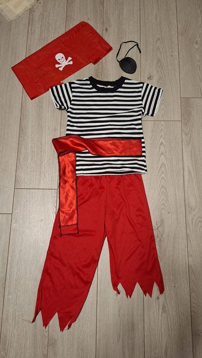 Костюми рицаря, піратів,дракули, скилет, ельф