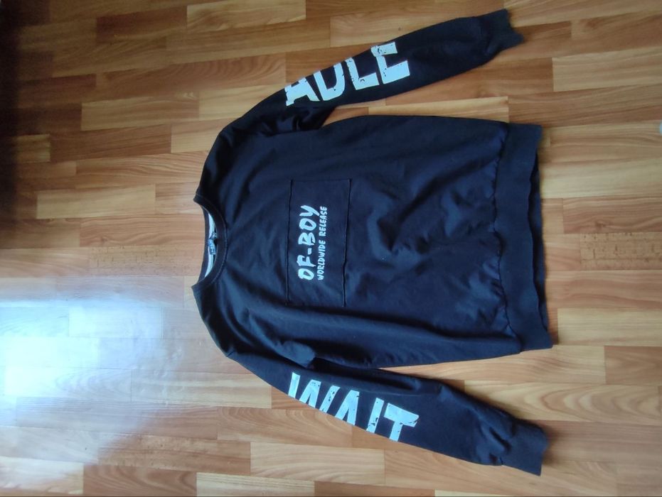 крута чорна кофта