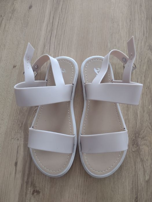 Nowe sandały r 36