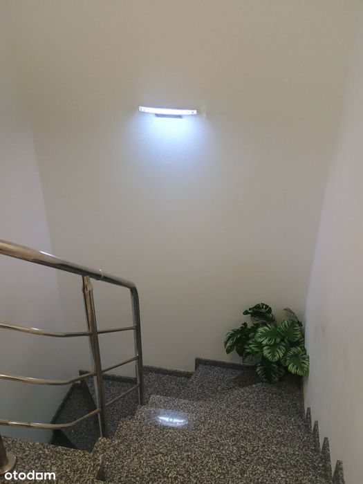 Dom szeregowy z garażem w spokojnej okolicy