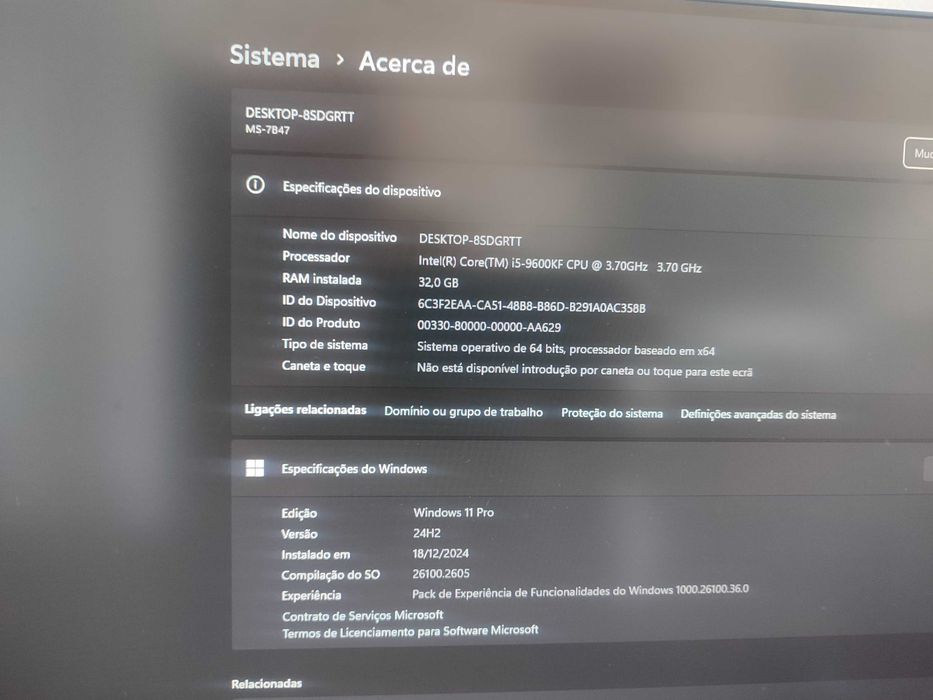 computador completo com monitor e secretária