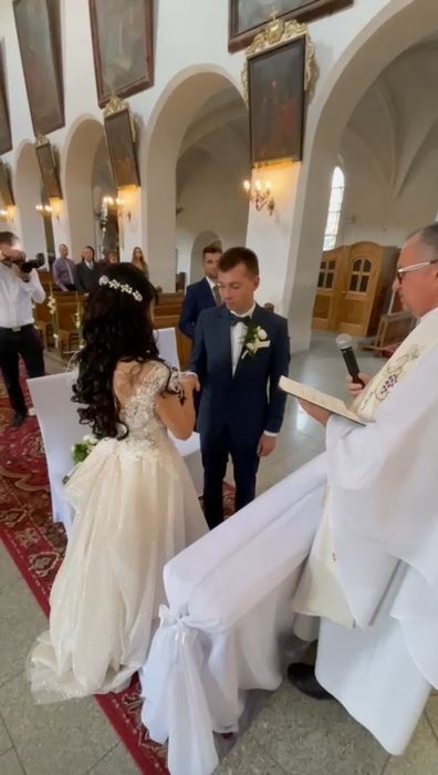 Piękna suknia ślubna