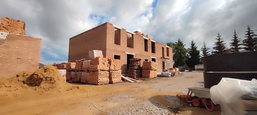 Продаж таунхауса без комісії! В місті біля озера на етапі будівництва