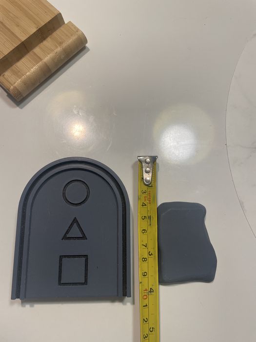 Летючий камінь з гри кальмара