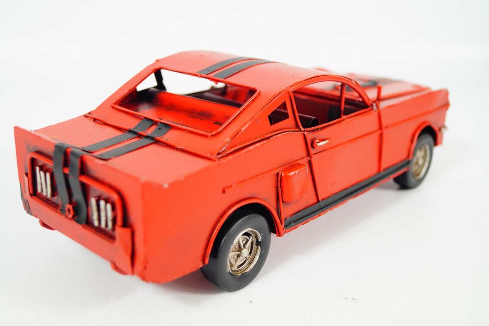 Metalowy pojazd samochód czerwony retro vintage model