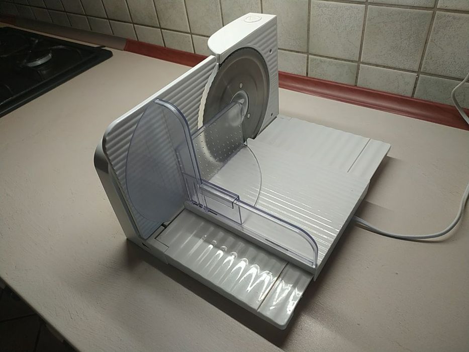 Sprzedam maszynkę elektryczną do chleba