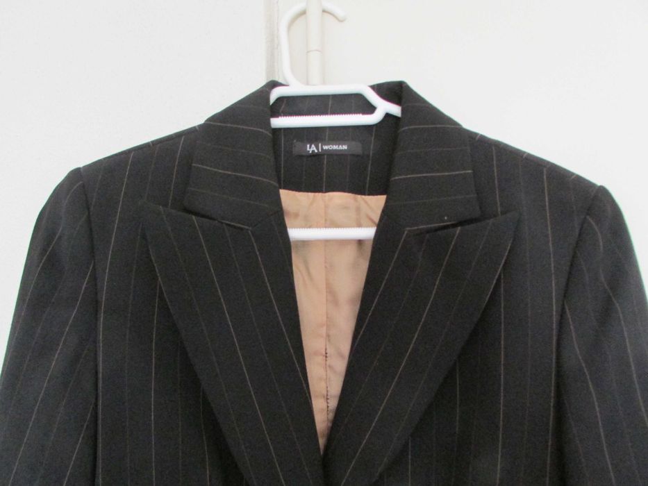 Blazer senhora - marca Lanidor; castanho escuro c/risca fina; Tam 34