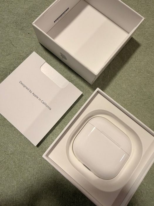 Airpods 4 cancelamento de ruido