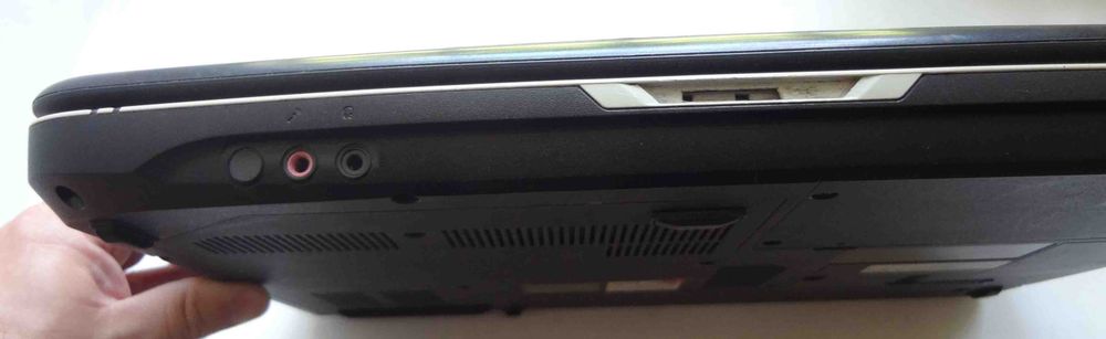 Ноутбук Acer AR5BXB63, включается